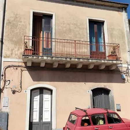 Casa Vacanze Relax Etna Apartamento